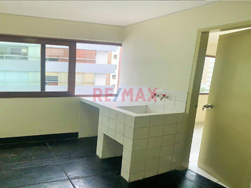 Alquiler De Departamento Miraflores - Frente Al Mar (Malecón Cisneros)