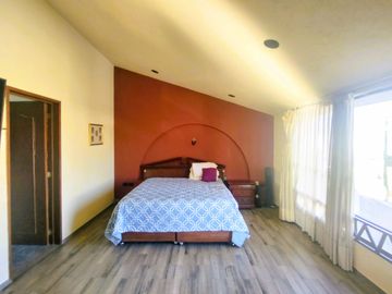 Casa en Venta en camino real a Cholula, puebla - 380 m2, 4 recamaras y bar para tu confort