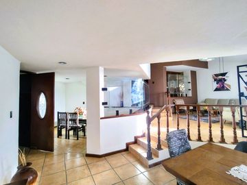 Casa en Venta en camino real a Cholula, puebla - 380 m2, 4 recamaras y bar para tu confort