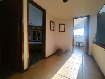 Casa en Venta en camino real a Cholula, puebla - 380 m2, 4 recamaras y bar para tu confort