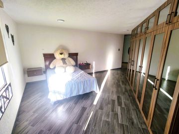 Casa en Venta en camino real a Cholula, puebla - 380 m2, 4 recamaras y bar para tu confort