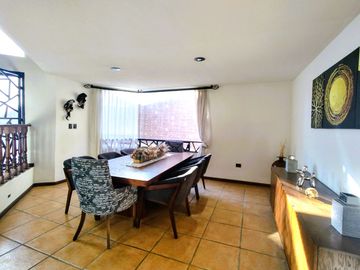 Casa en Venta en camino real a Cholula, puebla - 380 m2, 4 recamaras y bar para tu confort