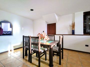 Casa en Venta en camino real a Cholula, puebla - 380 m2, 4 recamaras y bar para tu confort