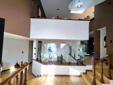 Casa en Venta en camino real a Cholula, puebla - 380 m2, 4 recamaras y bar para tu confort