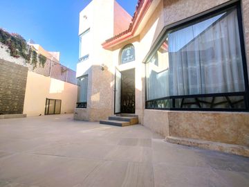 Casa en Venta en camino real a Cholula, puebla - 380 m2, 4 recamaras y bar para tu confort