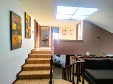 Casa en Venta en camino real a Cholula, puebla - 380 m2, 4 recamaras y bar para tu confort