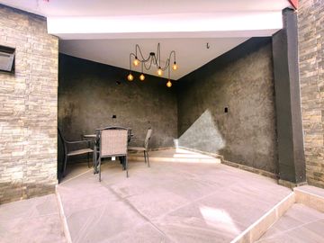 Casa en Venta en camino real a Cholula, puebla - 380 m2, 4 recamaras y bar para tu confort