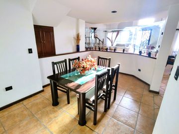 Casa en Venta en camino real a Cholula, puebla - 380 m2, 4 recamaras y bar para tu confort