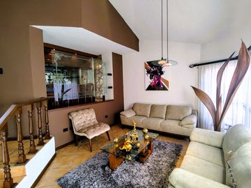 Casa en Venta en camino real a Cholula, puebla - 380 m2, 4 recamaras y bar para tu confort