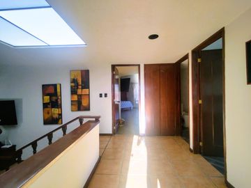 Casa en Venta en camino real a Cholula, puebla - 380 m2, 4 recamaras y bar para tu confort