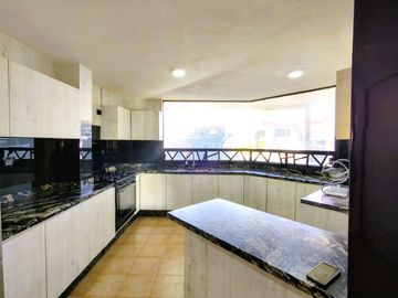 Casa en Venta en camino real a Cholula, puebla - 380 m2, 4 recamaras y bar para tu confort