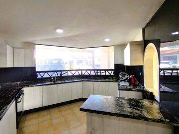 Casa en Venta en camino real a Cholula, puebla - 380 m2, 4 recamaras y bar para tu confort