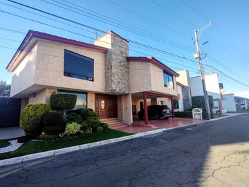 Casa en Venta en camino real a Cholula, puebla - 380 m2, 4 recamaras y bar para tu confort