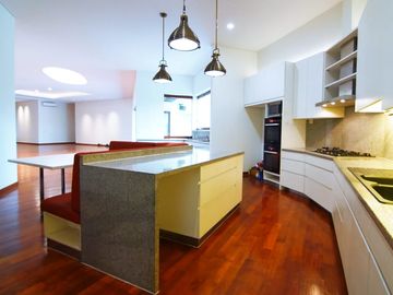BUTUH CEPAT Rumah Modern Resort Pejaten Kemang Luas 1153 TERMURAH