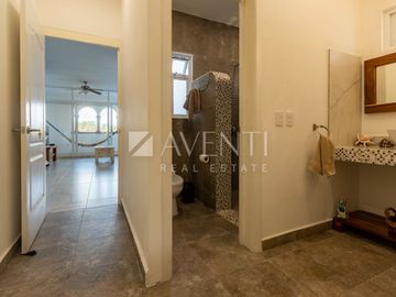 Casa en venta ubicada en Isla Dorada, Zona Hotelera de Cancún.
