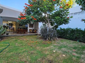 Excelente Casa en Venta Uniplanta en Villas de Irapuato.