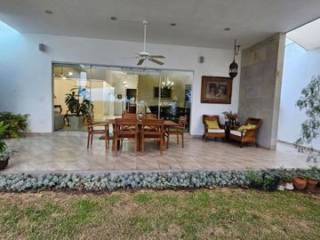Excelente Casa en Venta Uniplanta en Villas de Irapuato.