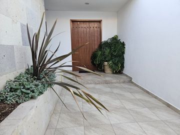 Excelente Casa en Venta Uniplanta en Villas de Irapuato.