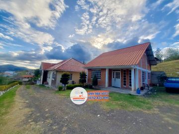 Amplia casa con área verde de venta, Sector vía Cuenca - Azogues C1289