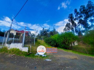 Amplia casa con área verde de venta, Sector vía Cuenca - Azogues C1289