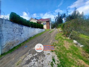 Amplia casa con área verde de venta, Sector vía Cuenca - Azogues C1289