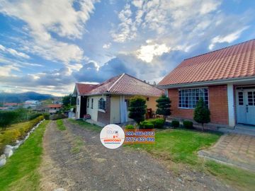 Amplia casa con área verde de venta, Sector vía Cuenca - Azogues C1289