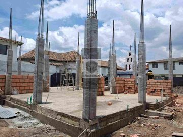VENTA CASA DE UN PISO CON LOTE