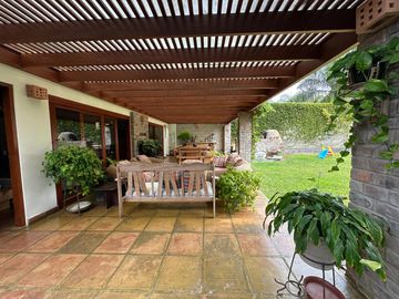 Linda casa con amplio jardín, estilo rústico y acogedor 🏡💚