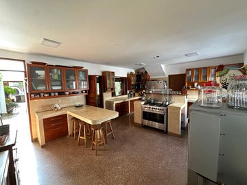 Linda casa con amplio jardín, estilo rústico y acogedor 🏡💚