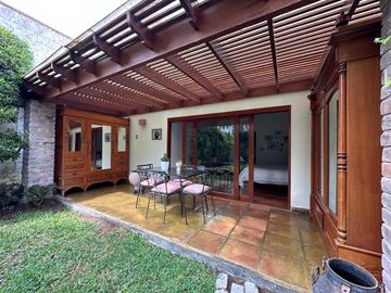Linda casa con amplio jardín, estilo rústico y acogedor 🏡💚