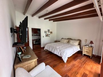 Linda casa con amplio jardín, estilo rústico y acogedor 🏡💚