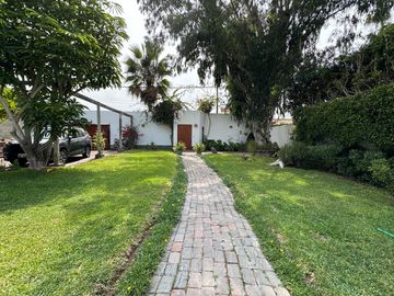 Linda casa con amplio jardín, estilo rústico y acogedor 🏡💚