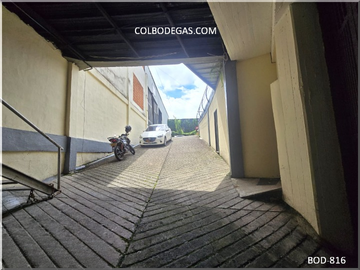 ALQUILER DE BODEGA DE 360 METROS2, ¡Tu espacio ideal te espera! ¿Buscas la bodega perfecta para hacer crecer tu negocio?.