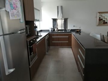 DEPARTAMENTO EDIFICIO MODERNO EXCELENTE UBICACION TOP ZONA LA DALMACIA