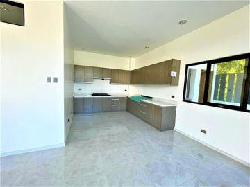 4 Bedroom House and Lot For Sale in Metropolis Pit-os Cebu
