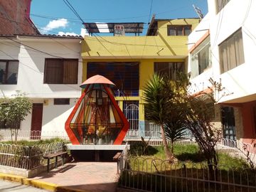 SE VENDE CASA COMO TERRENO DE 91m2 EN WANCHAQ