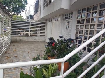 CASA NORTE PRADOS DEL NORTE VENTA BIFAMILIAR