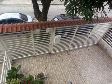 CASA NORTE PRADOS DEL NORTE VENTA BIFAMILIAR