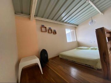 Venta Casa  De 2 Plantas Con Piscina En La Playa San Clemente - Manabí