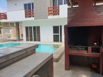 Venta Casa  De 2 Plantas Con Piscina En La Playa San Clemente - Manabí