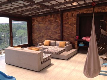 Venta Amplio Penthouse 3 dormitorios con baño cada uno sector Lomas de Monteserrín