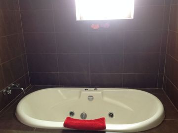 Venta Amplio Penthouse 3 dormitorios con baño cada uno sector Lomas de Monteserrín