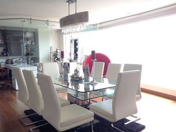 Venta Amplio Penthouse 3 dormitorios con baño cada uno sector Lomas de Monteserrín