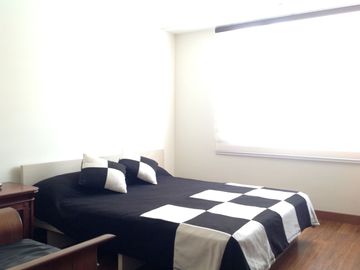 Venta Amplio Penthouse 3 dormitorios con baño cada uno sector Lomas de Monteserrín