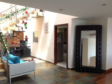 Venta Amplio Penthouse 3 dormitorios con baño cada uno sector Lomas de Monteserrín