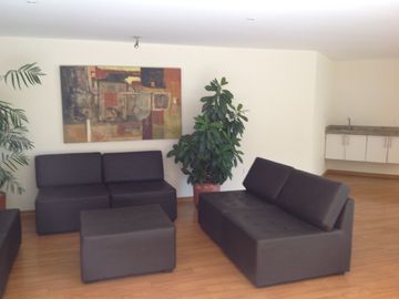 Venta Amplio Penthouse 3 dormitorios con baño cada uno sector Lomas de Monteserrín