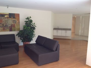 Venta Amplio Penthouse 3 dormitorios con baño cada uno sector Lomas de Monteserrín
