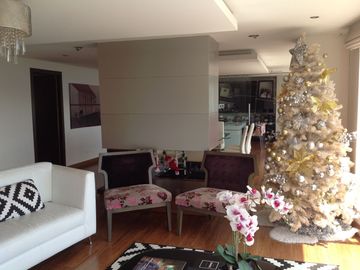 Venta Amplio Penthouse 3 dormitorios con baño cada uno sector Lomas de Monteserrín