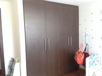 Venta Amplio Penthouse 3 dormitorios con baño cada uno sector Lomas de Monteserrín