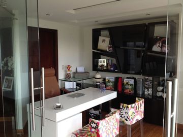 Venta Amplio Penthouse 3 dormitorios con baño cada uno sector Lomas de Monteserrín